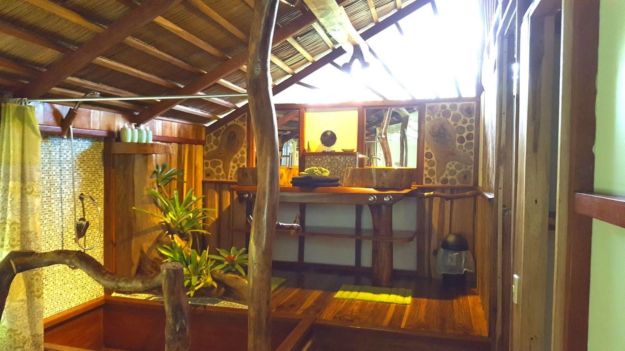 3 Bamboo Eco Lodge กาอุยตา ภายนอก รูปภาพ