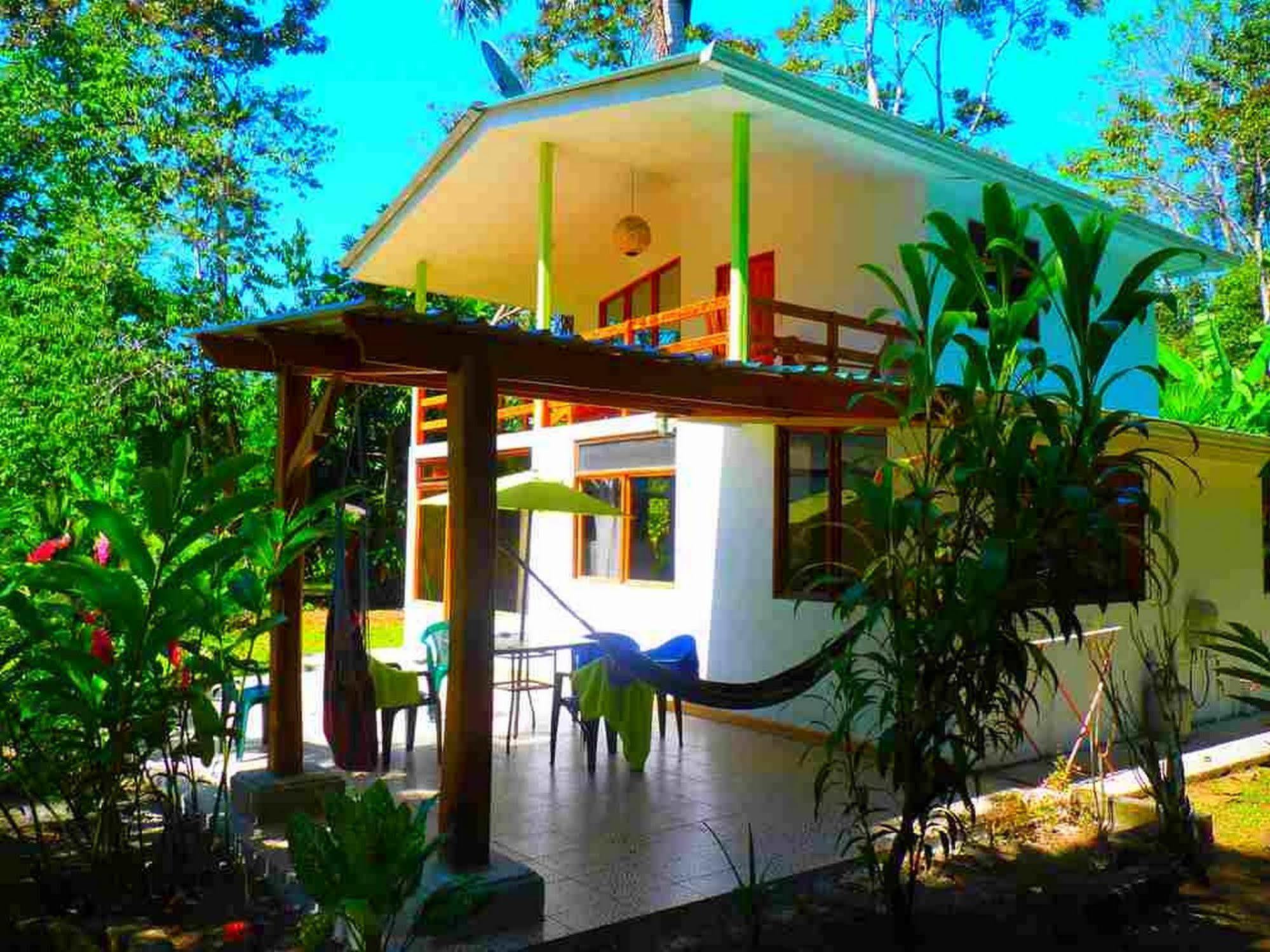 3 Bamboo Eco Lodge กาอุยตา ภายนอก รูปภาพ